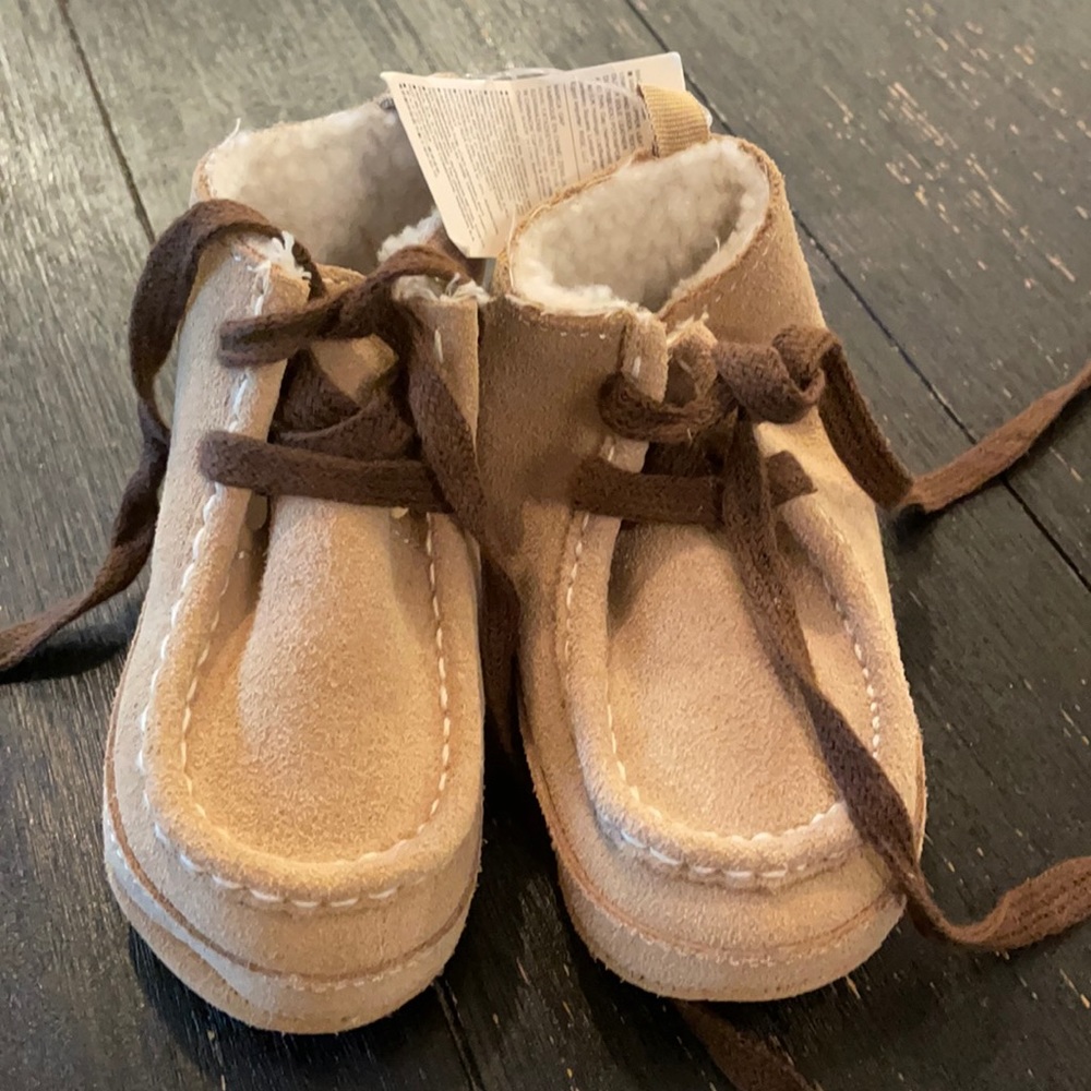 Baby Gap infant booties -NWT 18-24m